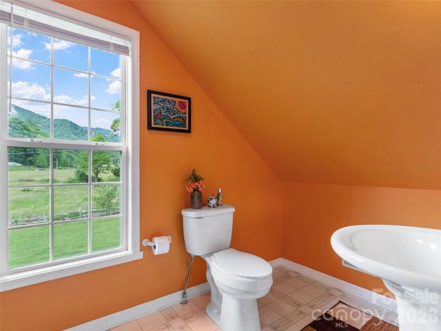 33 Copper Penny Lane, Burnsville, NC 28714