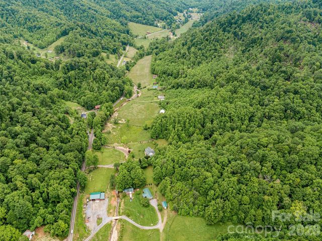 33 Copper Penny Lane, Burnsville, NC 28714