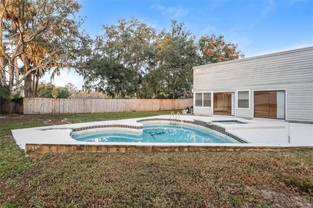 702 OLD DARBY STREET, Seffner, FL 33584