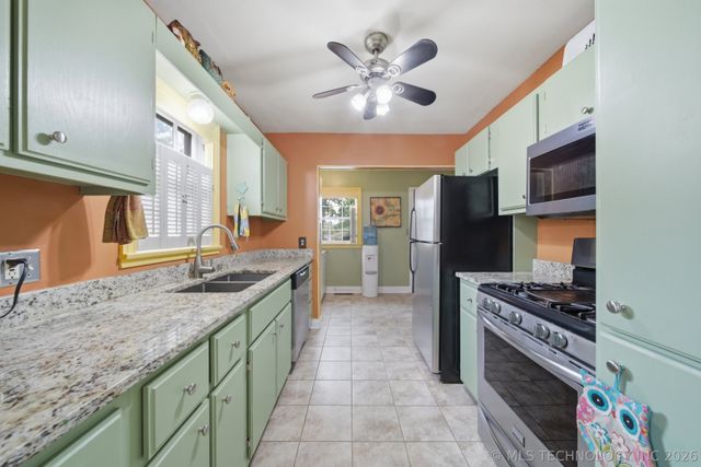 1915 S Yorktown Avenue, Tulsa, OK 74104