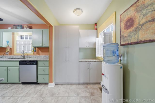 1915 S Yorktown Avenue, Tulsa, OK 74104