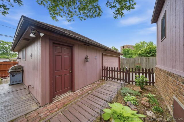 1915 S Yorktown Avenue, Tulsa, OK 74104