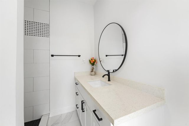 225 Royder Street, Houston, TX 77009