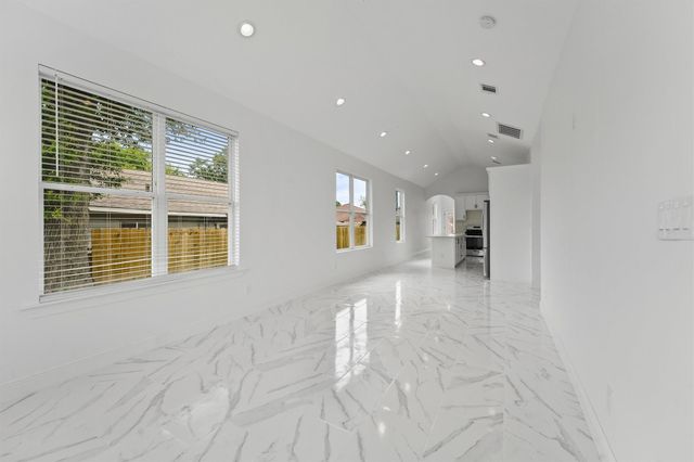 225 Royder Street, Houston, TX 77009