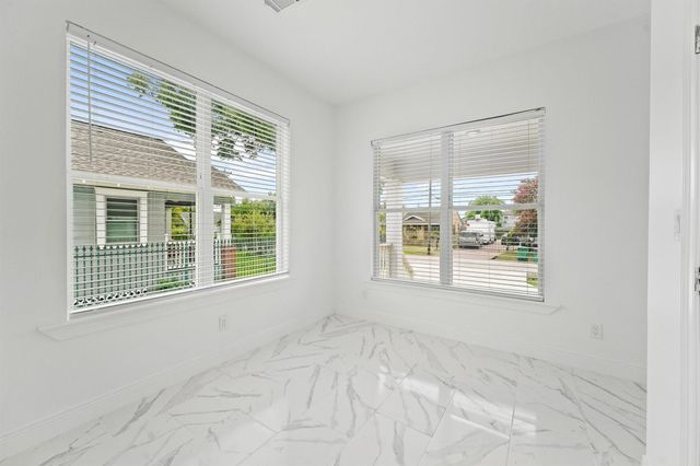 225 Royder Street, Houston, TX 77009