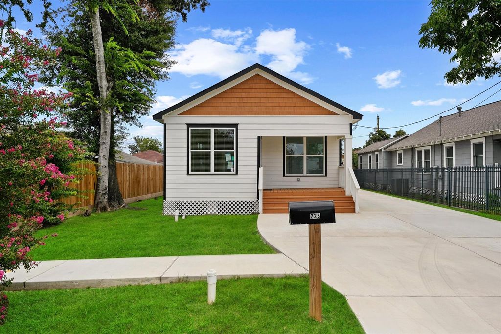 225 Royder Street, Houston, TX 77009