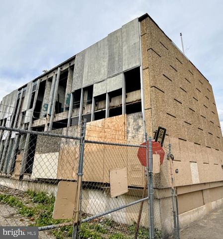 3300-22 N FRONT ST, Philadelphia, PA 19140