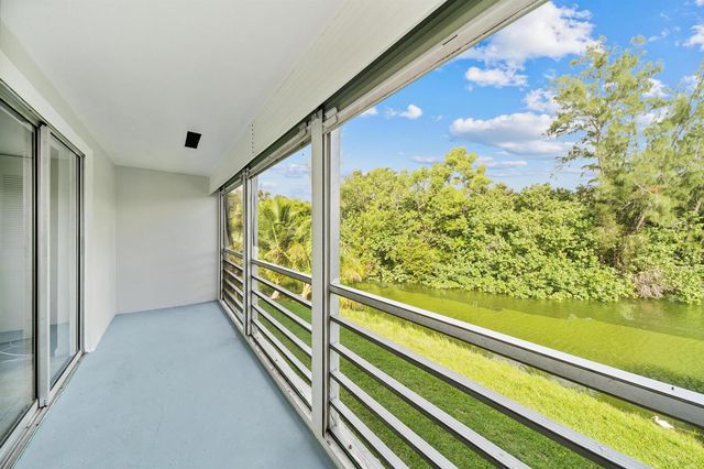114 Northampton F 114, West Palm Beach, FL 33417