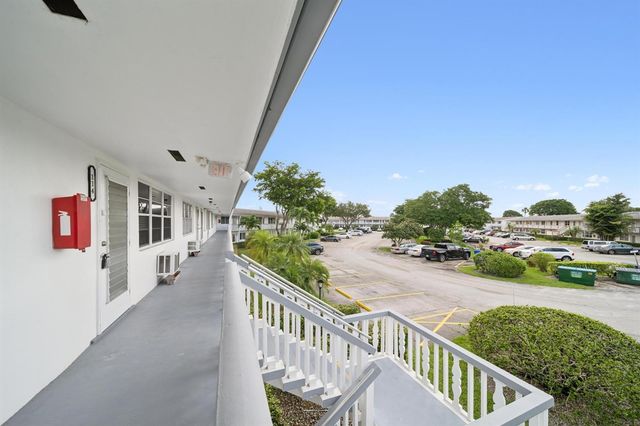 114 Northampton F 114, West Palm Beach, FL 33417