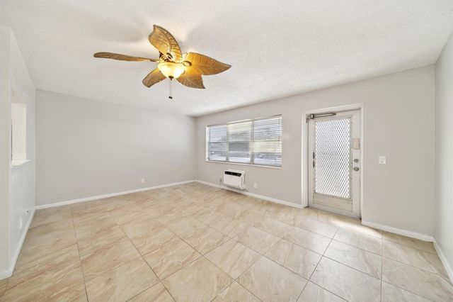 114 Northampton F 114, West Palm Beach, FL 33417