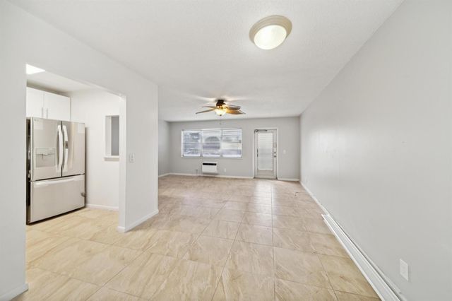 114 Northampton F 114, West Palm Beach, FL 33417