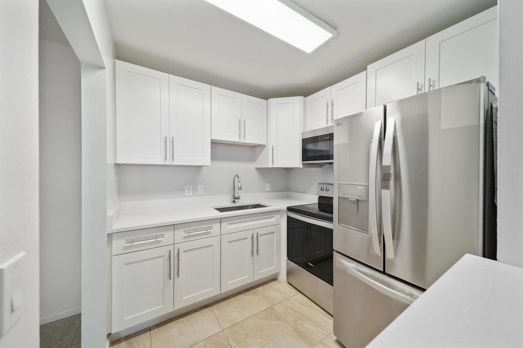 114 Northampton F 114, West Palm Beach, FL 33417