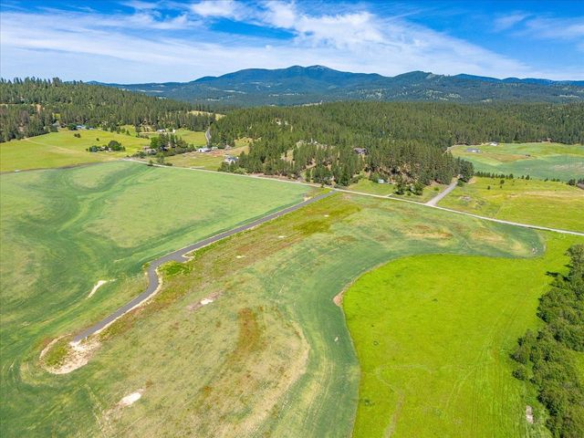 8838 E Little Deep Creek Ln, Colbert, WA 99005