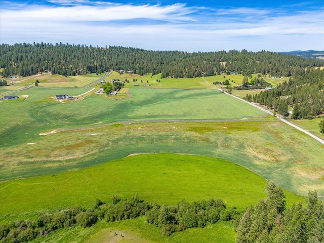 8838 E Little Deep Creek Ln, Colbert, WA 99005