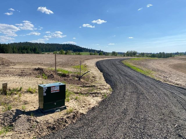 8838 E Little Deep Creek Ln, Colbert, WA 99005