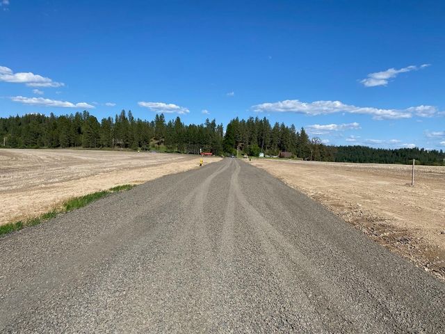 8838 E Little Deep Creek Ln, Colbert, WA 99005