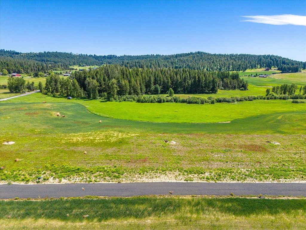 8838 E Little Deep Creek Ln, Colbert, WA 99005