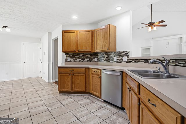 3641 Coveside Court, Loganville, GA 30052