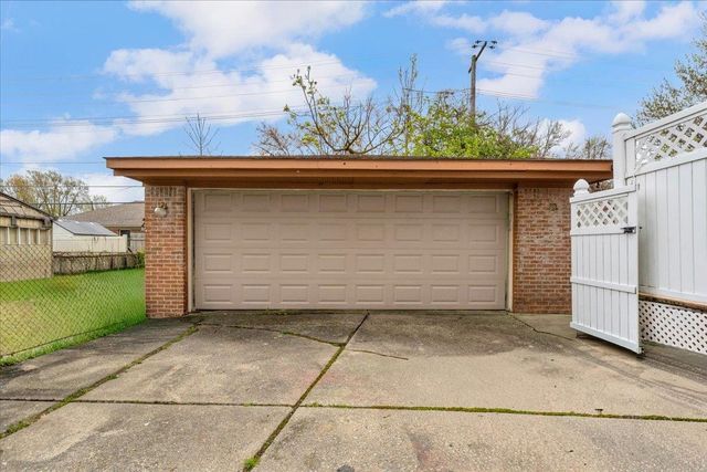 22606 E 12 Mile Road, Saint Clair Shores, MI 48081