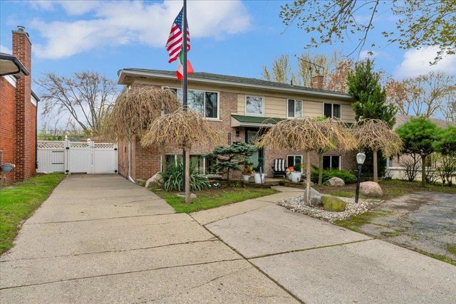 22606 E 12 Mile Road, Saint Clair Shores, MI 48081