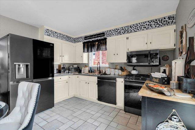 22606 E 12 Mile Road, Saint Clair Shores, MI 48081