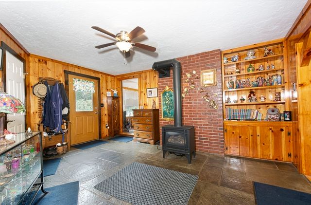 926 Old Turnpike Rd, Oakham, MA 01068