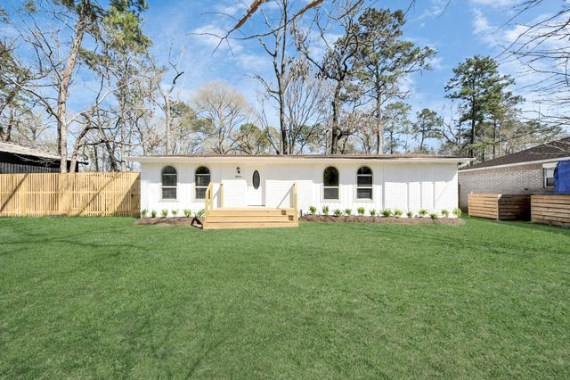 10804 Longleaf Drive, Conroe, TX 77385