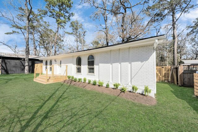 10804 Longleaf Drive, Conroe, TX 77385