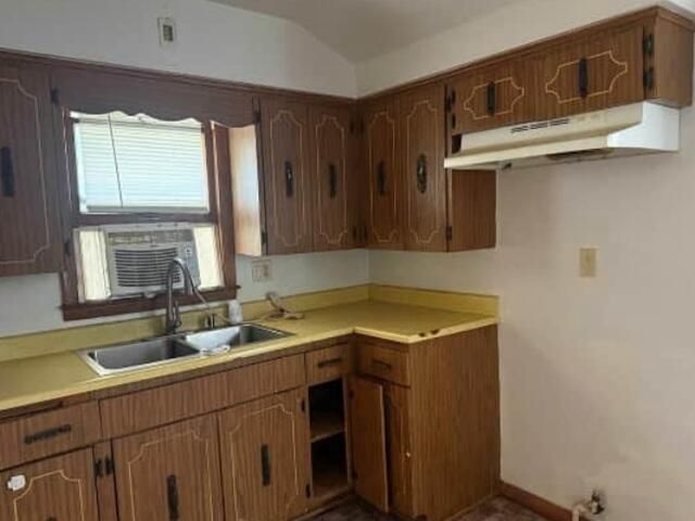 8817 W Custer AVENUE, Milwaukee, WI 53225