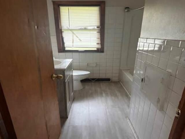 8817 W Custer AVENUE, Milwaukee, WI 53225