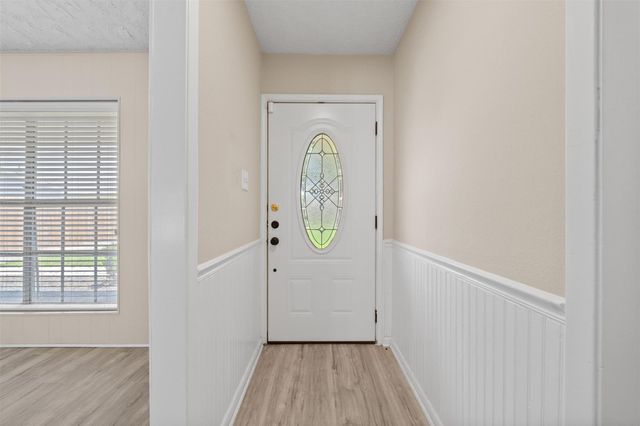 5826 Spruce Forest Drive, Houston, TX 77092