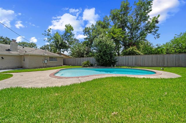 5826 Spruce Forest Drive, Houston, TX 77092