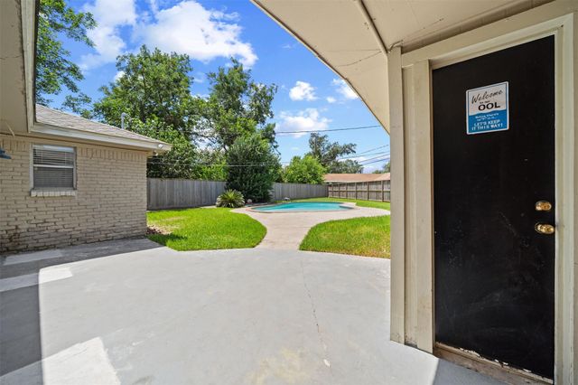 5826 Spruce Forest Drive, Houston, TX 77092