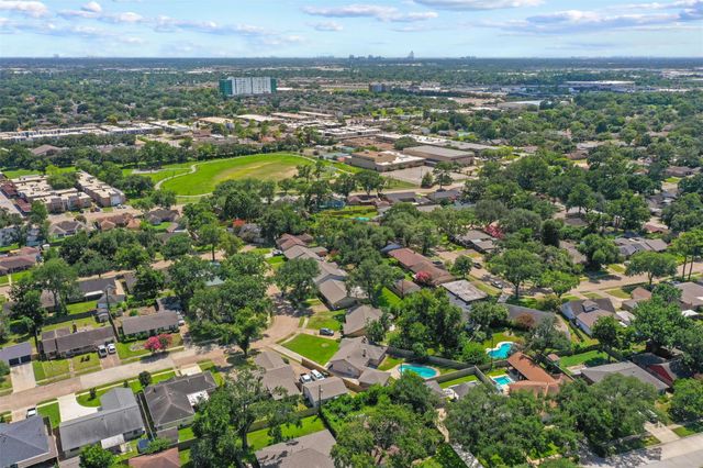 5826 Spruce Forest Drive, Houston, TX 77092