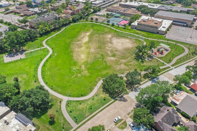 5826 Spruce Forest Drive, Houston, TX 77092