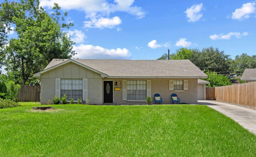 5826 Spruce Forest Drive, Houston, TX 77092