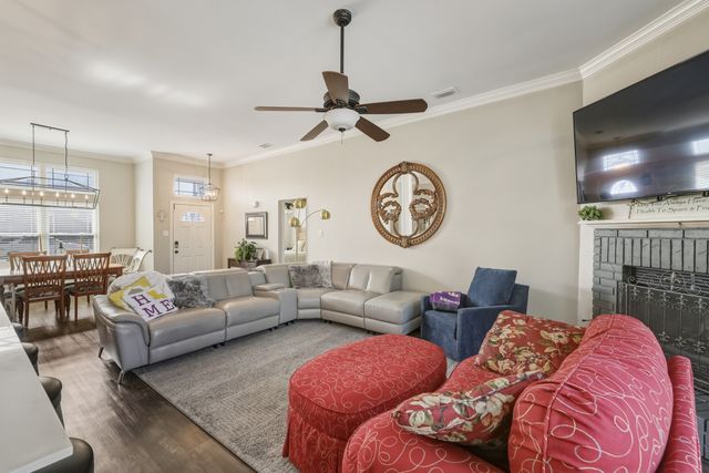 1226 Eaton, Grapevine, TX 76051