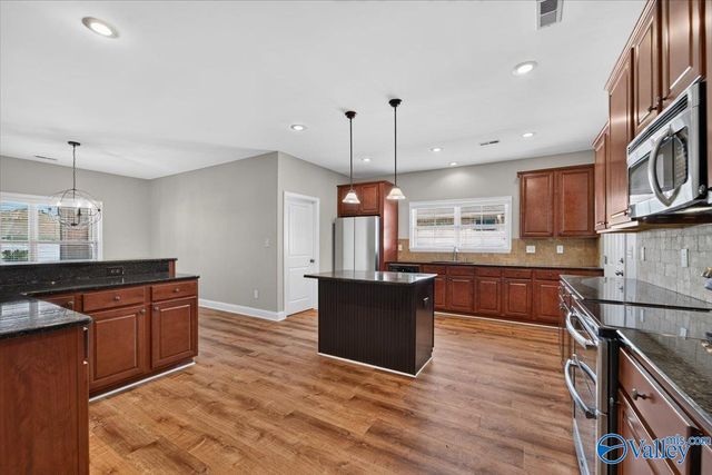 2512 Oxmoor Blvd, Huntsville, AL 35803
