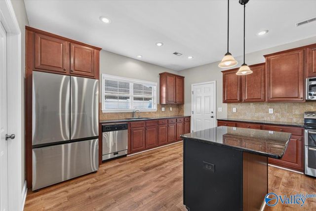 2512 Oxmoor Blvd, Huntsville, AL 35803