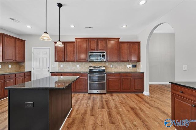 2512 Oxmoor Blvd, Huntsville, AL 35803