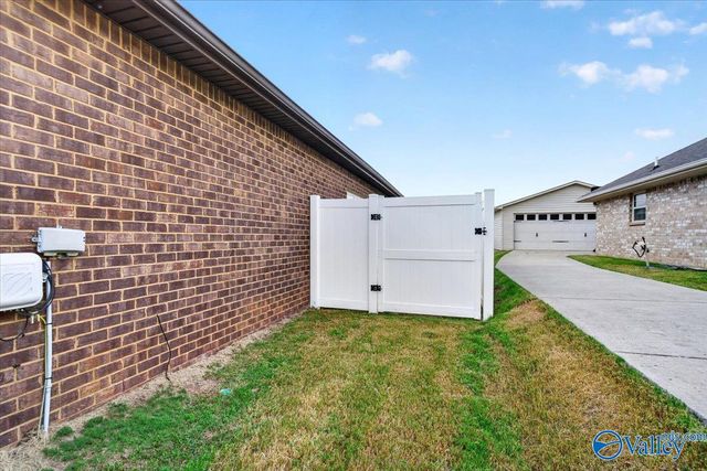 2512 Oxmoor Blvd, Huntsville, AL 35803