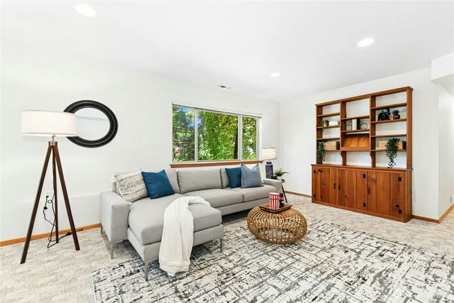 14222 108th Avenue NE, Kirkland, WA 98034