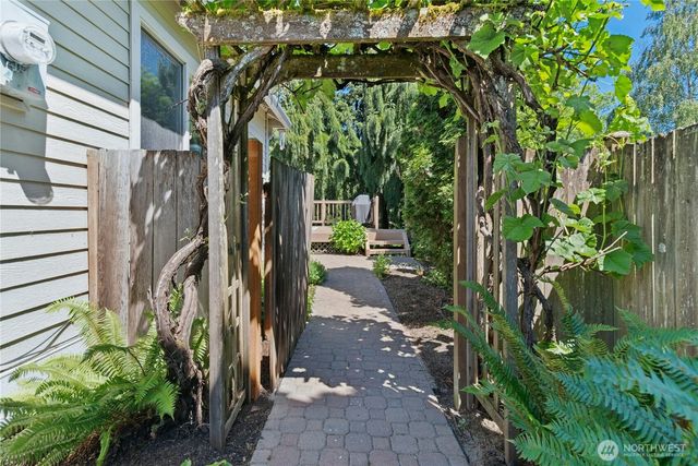 14222 108th Avenue NE, Kirkland, WA 98034