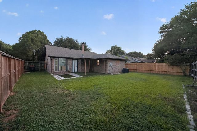 15410 Wildwood Lake Drive, Houston, TX 77083
