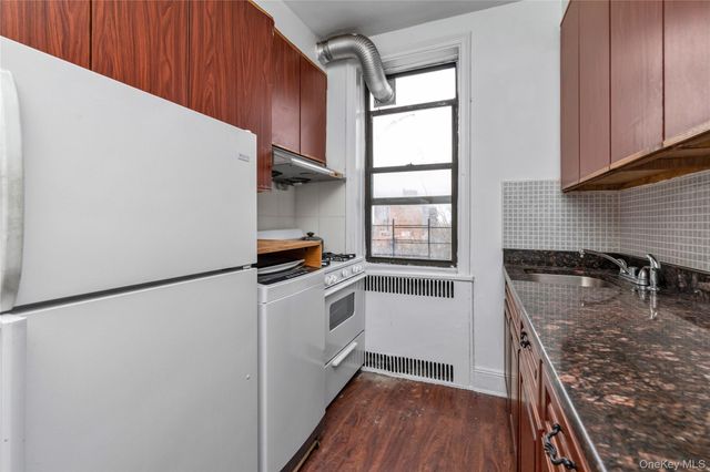 33-38 Parsons Boulevard 6G, Flushing, NY 11354
