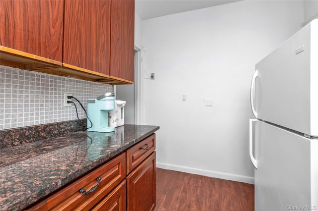 33-38 Parsons Boulevard 6G, Flushing, NY 11354