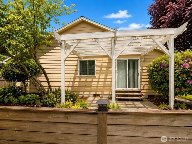 219 7TH Street NE, Puyallup, WA 98372