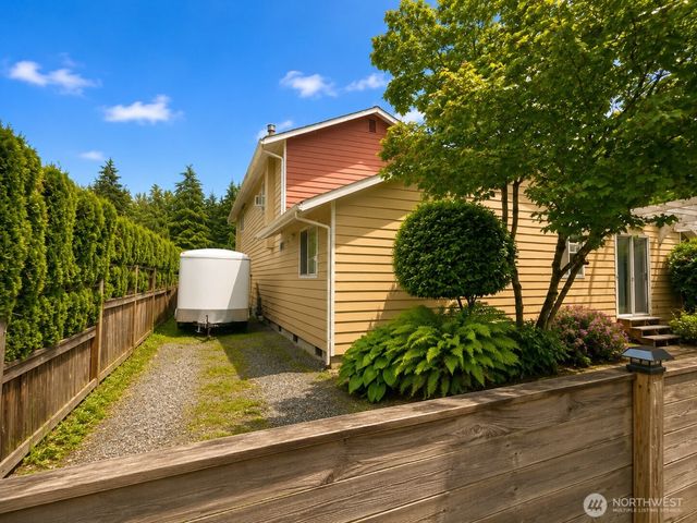 219 7TH Street NE, Puyallup, WA 98372