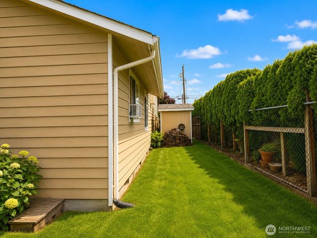 219 7TH Street NE, Puyallup, WA 98372