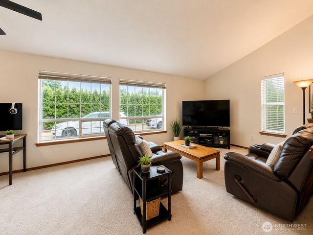 219 7TH Street NE, Puyallup, WA 98372